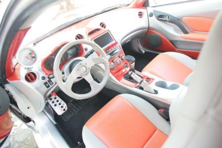 l'intérieur d'une toyota célica !!!