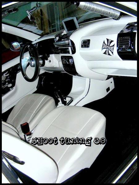 pas mal pas mal du tout l'intérieur de cette voiture tuné !!